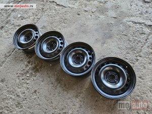 polovni delovi  Celicne Felne 15Coli 4x100 Fiat Grande Punto kao nove