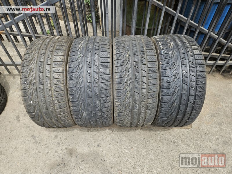 Glavna slika -  235-40-18 Pireli kao nove odlicne - MojAuto