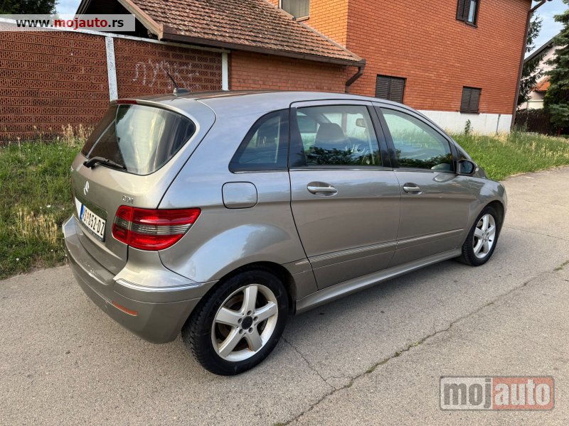 Glavna slika - Mercedes B 200 Odlican i ispravan auto  - MojAuto