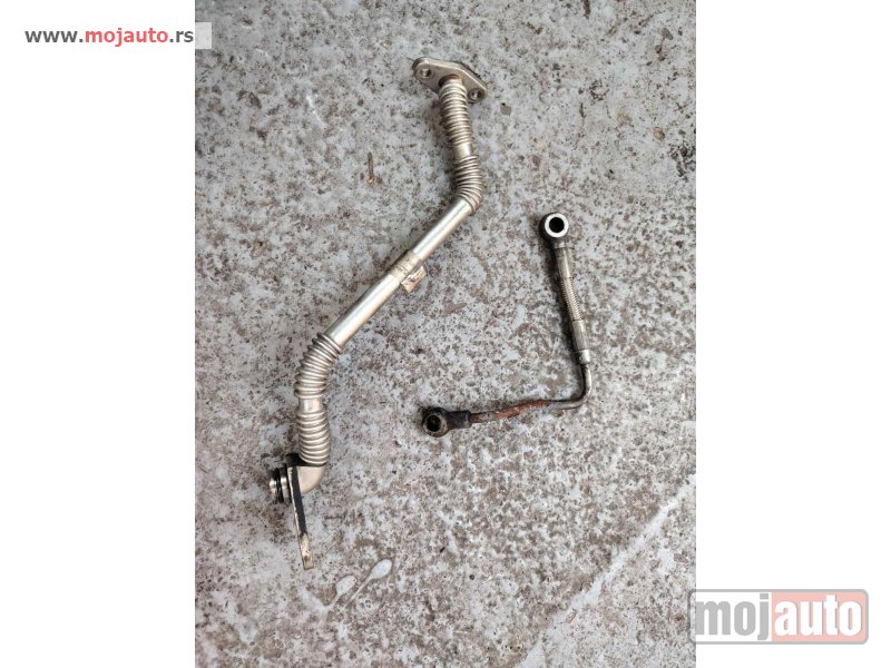 Glavna slika -  Alfa Romeo 159 2.0 jtd creva ulja od turbine Originalni delovi  Moguca ugradnja delova  Alfa Romeo 147-156-166-159-GT-MiTo-Giulietta Fiat bravo 2 - croma -grande punto -multipla 2 -punto 3 -stilo-idea Freemont Panda 3 500L Lancia ypsilon-delta-musa-lybra - MojAuto