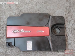 Glavna slika -  Alfa Romeo 159 2.0 jtd poklopac motora Originalni delovi  Moguca ugradnja delova  Alfa Romeo 147-156-166-159-GT-MiTo-Giulietta Fiat bravo 2 - croma -grande punto -multipla 2 -punto 3 -stilo-idea Freemont Panda 3 500L Lancia ypsilon-delta-musa-lybra  Ukoli - MojAuto