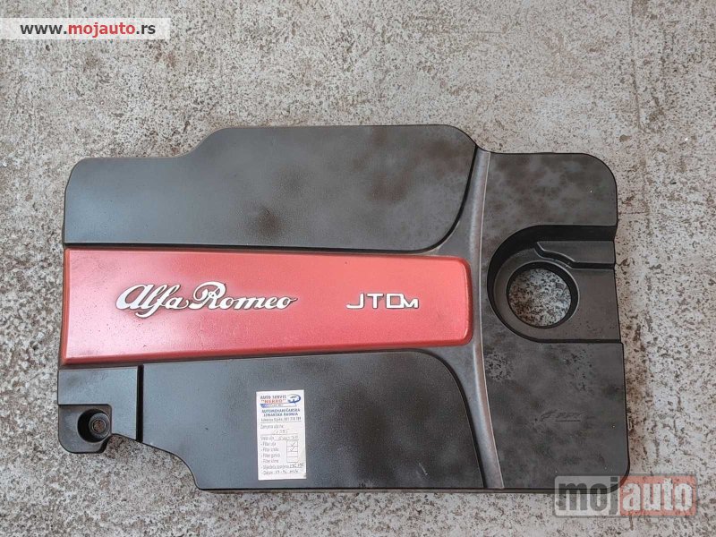 Glavna slika -  Alfa Romeo 159 2.0 jtd poklopac motora Originalni delovi  Moguca ugradnja delova  Alfa Romeo 147-156-166-159-GT-MiTo-Giulietta Fiat bravo 2 - croma -grande punto -multipla 2 -punto 3 -stilo-idea Freemont Panda 3 500L Lancia ypsilon-delta-musa-lybra  Ukoli - MojAuto