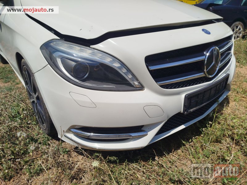 Glavna slika -  Mercedes B klasa u delovima W246 - MojAuto