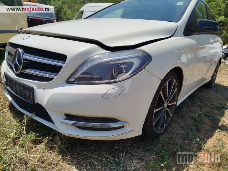 Glavna slika -  Mercedes B klasa W246 u delovima - MojAuto