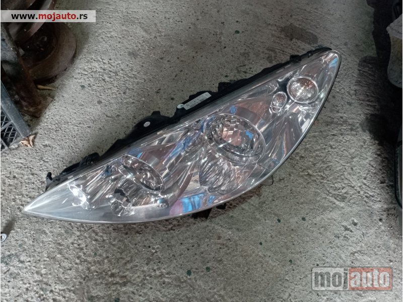 Glavna slika -  Staklo levog fara za Peugeot 308 - MojAuto
