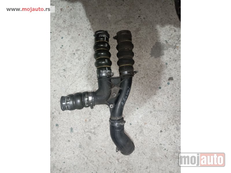 Glavna slika -  Racva na interkuleru za Peugeot 3008 - MojAuto