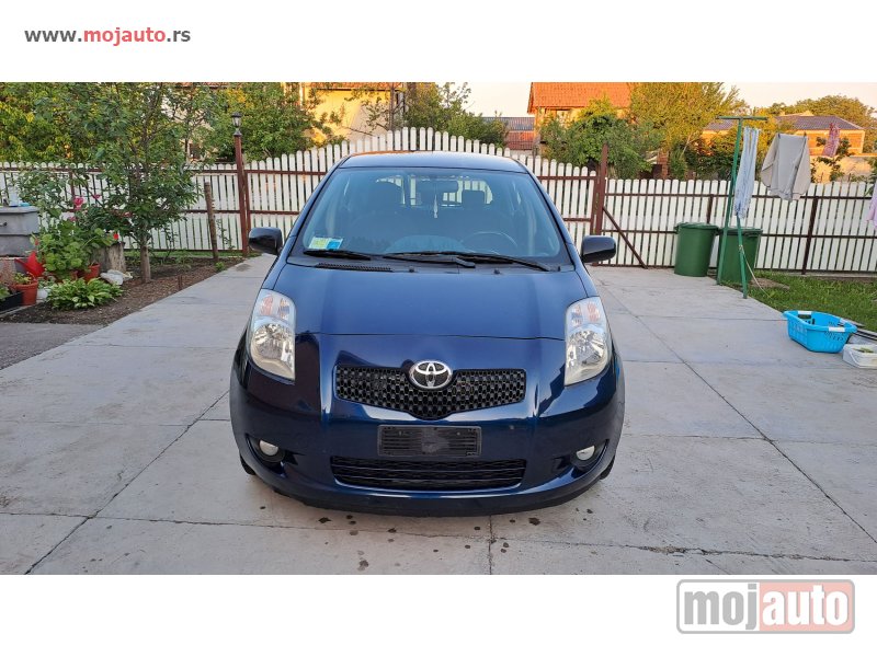 Glavna slika - Toyota Yaris 1,0b 134000km  - MojAuto