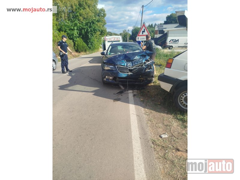 Glavna slika - Škoda Superb   - MojAuto
