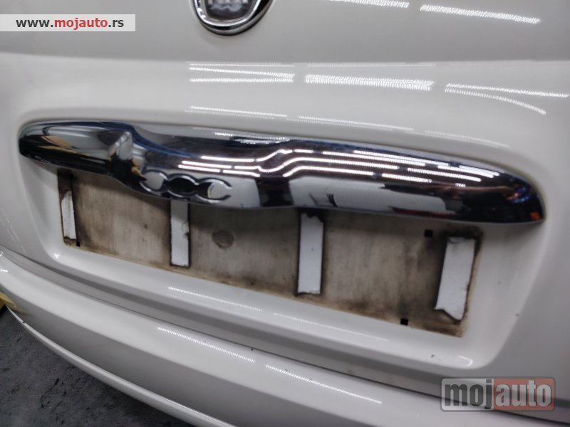 Glavna slika -  Fiat 500 mikro prekidač gepeka Originalni delovi  Moguca ugradnja delova  Alfa Romeo 147-156-166-159-GT-MiTo-Giulietta Fiat bravo 2 - croma -grande punto -multipla 2 -punto 3 -stilo-idea Freemont Panda 3 500L 500 Lancia ypsilon-delta-musa-lybra  Ukoliko z - MojAuto