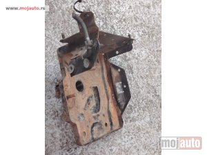 Glavna slika -  Fiat 500 nosač akumulatora Originalni delovi  Moguca ugradnja delova  Alfa Romeo 147-156-166-159-GT-MiTo-Giulietta Fiat bravo 2 - croma -grande punto -multipla 2 -punto 3 -stilo-idea Freemont Panda 3 500L 500 Lancia ypsilon-delta-musa-lybra  Ukoliko zelit - MojAuto