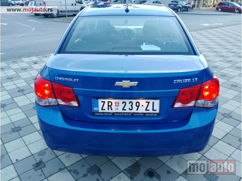 Glavna slika - Chevrolet Cruze 1.8B  - MojAuto