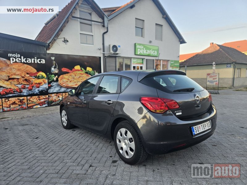 Glavna slika - Opel Astra 1.4 REG GOD DANA  - MojAuto