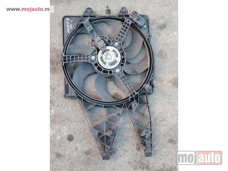 Glavna slika -  Fiat Grande Punto 1.4 t-jet ventilator motora Originalni delovi  Moguca ugradnja delova  Alfa Romeo 147-156-166-159-GT-MiTo-Giulietta Fiat bravo 2 - croma -grande punto -multipla 2 -punto 3 -stilo-idea Freemont Panda 3 500L 500 Lancia ypsilon-delta-musa-l - MojAuto