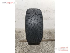 polovni delovi  3342. Guma DUNLOP 17-ica, ZIMSKA 235/45, Šara 6.7 mm