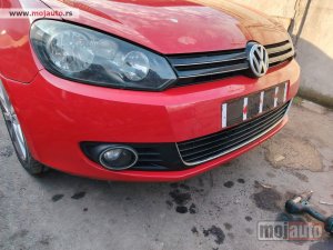 Glavna slika -  Golf 6 branik prednji crveni Originalni delovi  Moguca ugradnja delova  Alfa Romeo 147-156-166-159-GT-MiTo-Giulietta Fiat bravo 2 - croma -grande punto -multipla 2 -punto 3 -stilo-idea Freemont Panda 3 500L 500 Lancia ypsilon-delta-musa-lybra Volkswagen G - MojAuto