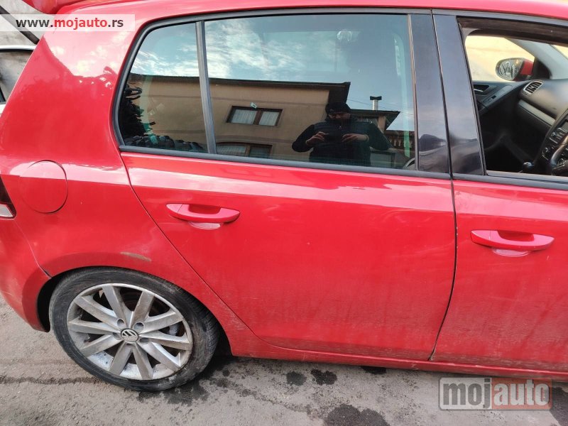 Glavna slika -  Golf 6 zadnje desno staklo fabrički zatamljeno Originalni delovi  Moguca ugradnja delova  Alfa Romeo 147-156-166-159-GT-MiTo-Giulietta Fiat bravo 2 - croma -grande punto -multipla 2 -punto 3 -stilo-idea Freemont Panda 3 500L 500 Lancia ypsilon-delta-musa- - MojAuto