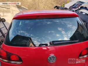 Glavna slika -  Golf 6 zadnje staklo 5 vrata fabrički zatamljeno Originalni delovi  Moguca ugradnja delova  Alfa Romeo 147-156-166-159-GT-MiTo-Giulietta Fiat bravo 2 - croma -grande punto -multipla 2 -punto 3 -stilo-idea Freemont Panda 3 500L 500 Lancia ypsilon-delta-mus - MojAuto