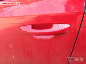 Glavna slika -  Golf 6 spoljna kvaka prednja leva Originalni delovi  Moguca ugradnja delova  Alfa Romeo 147-156-166-159-GT-MiTo-Giulietta Fiat bravo 2 - croma -grande punto -multipla 2 -punto 3 -stilo-idea Freemont Panda 3 500L 500 Lancia ypsilon-delta-musa-lybra Volkswa - MojAuto