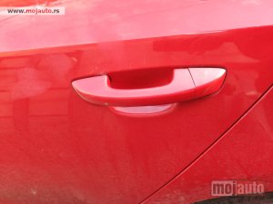 Glavna slika -  Golf 6 zadnja leva kvaka spoljna Originalni delovi  Moguca ugradnja delova  Alfa Romeo 147-156-166-159-GT-MiTo-Giulietta Fiat bravo 2 - croma -grande punto -multipla 2 -punto 3 -stilo-idea Freemont Panda 3 500L 500 Lancia ypsilon-delta-musa-lybra Volkswag - MojAuto