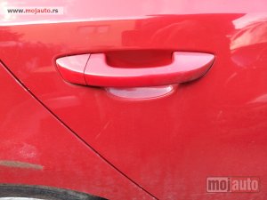 Glavna slika -  Golf 6 zadnja desna spoljna kvaka Originalni delovi  Moguca ugradnja delova  Alfa Romeo 147-156-166-159-GT-MiTo-Giulietta Fiat bravo 2 - croma -grande punto -multipla 2 -punto 3 -stilo-idea Freemont Panda 3 500L 500 Lancia ypsilon-delta-musa-lybra Volkswa - MojAuto