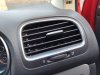 Slika 1 -  Golf 6 ventilacija na tabli Originalni delovi  Moguca ugradnja delova  Alfa Romeo 147-156-166-159-GT-MiTo-Giulietta Fiat bravo 2 - croma -grande punto -multipla 2 -punto 3 -stilo-idea Freemont Panda 3 500L 500 Lancia ypsilon-delta-musa-lybra Volkswagen Go - MojAuto