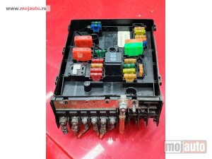 Glavna slika -  Golf 6 kutija osigurača 2.0 TDI Originalni delovi  Moguca ugradnja delova  Alfa Romeo 147-156-166-159-GT-MiTo-Giulietta Fiat bravo 2 - croma -grande punto -multipla 2 -punto 3 -stilo-idea Freemont Panda 3 500L 500 Lancia ypsilon-delta-musa-lybra Volkswage - MojAuto