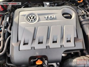 Glavna slika -  Golf 6 poklopac motora Originalni delovi  Moguca ugradnja delova  Alfa Romeo 147-156-166-159-GT-MiTo-Giulietta Fiat bravo 2 - croma -grande punto -multipla 2 -punto 3 -stilo-idea Freemont Panda 3 500L 500 Lancia ypsilon-delta-musa-lybra Volkswagen Golf 6 - MojAuto