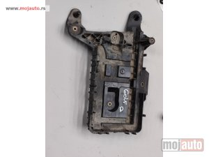 Glavna slika -  Golf 6 nosač akumulatora Originalni delovi  Moguca ugradnja delova  Alfa Romeo 147-156-166-159-GT-MiTo-Giulietta Fiat bravo 2 - croma -grande punto -multipla 2 -punto 3 -stilo-idea Freemont Panda 3 500L 500 Lancia ypsilon-delta-musa-lybra Volkswagen Golf - MojAuto