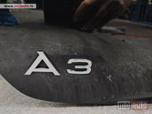 Glavna slika -  Audi a3 v8 znak na gepeku A3 TDI S LINE 2012-2020 Originalni delovi  Moguca ugradnja delova  Alfa Romeo 147-156-166-159-GT-MiTo-Giulietta Fiat bravo 2 - croma -grande punto -multipla 2 -punto 3 -stilo-idea Freemont Panda 3 500L 500 Lancia ypsilon-delta-mu - MojAuto