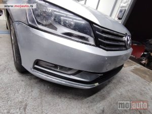 Glavna slika -  Pasat b7 desni far Originalni delovi  Moguca ugradnja delova  Alfa Romeo 147-156-166-159-GT-MiTo-Giulietta Fiat bravo 2 - croma -grande punto -multipla 2 -punto 3 -stilo-idea Freemont Panda 3 500L 500 Lancia ypsilon-delta-musa-lybra Volkswagen Golf 6  Aud - MojAuto