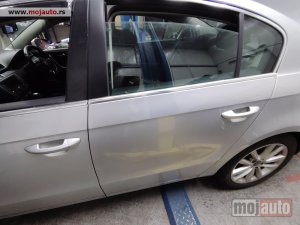 Glavna slika -  Pasat b7 vrata zadnja leva limuzina kod boje LAR9Z Originalni delovi  Moguca ugradnja delova  Alfa Romeo 147-156-166-159-GT-MiTo-Giulietta Fiat bravo 2 - croma -grande punto -multipla 2 -punto 3 -stilo-idea Freemont Panda 3 500L 500 Lancia ypsilon-delta-m - MojAuto