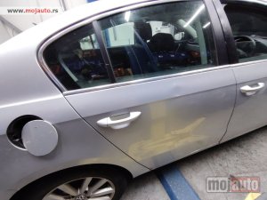 Glavna slika -  Pasat b7 desna stakla Originalni delovi  Moguca ugradnja delova  Alfa Romeo 147-156-166-159-GT-MiTo-Giulietta Fiat bravo 2 - croma -grande punto -multipla 2 -punto 3 -stilo-idea Freemont Panda 3 500L 500 Lancia ypsilon-delta-musa-lybra Volkswagen Golf 6 - MojAuto