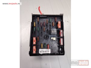 Glavna slika -  Pasat b7 kutija osigurača 2.0 TDI Originalni delovi  Moguca ugradnja delova  Alfa Romeo 147-156-166-159-GT-MiTo-Giulietta Fiat bravo 2 - croma -grande punto -multipla 2 -punto 3 -stilo-idea Freemont Panda 3 500L 500 Lancia ypsilon-delta-musa-lybra Volkswa - MojAuto