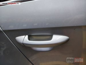 Glavna slika -  Pasat b7 zadnja desna kvaka spoljna  Originalni delovi  Moguca ugradnja delova  Alfa Romeo 147-156-166-159-GT-MiTo-Giulietta Fiat bravo 2 - croma -grande punto -multipla 2 -punto 3 -stilo-idea Freemont Panda 3 500L 500 Lancia ypsilon-delta-musa-lybra Volk - MojAuto