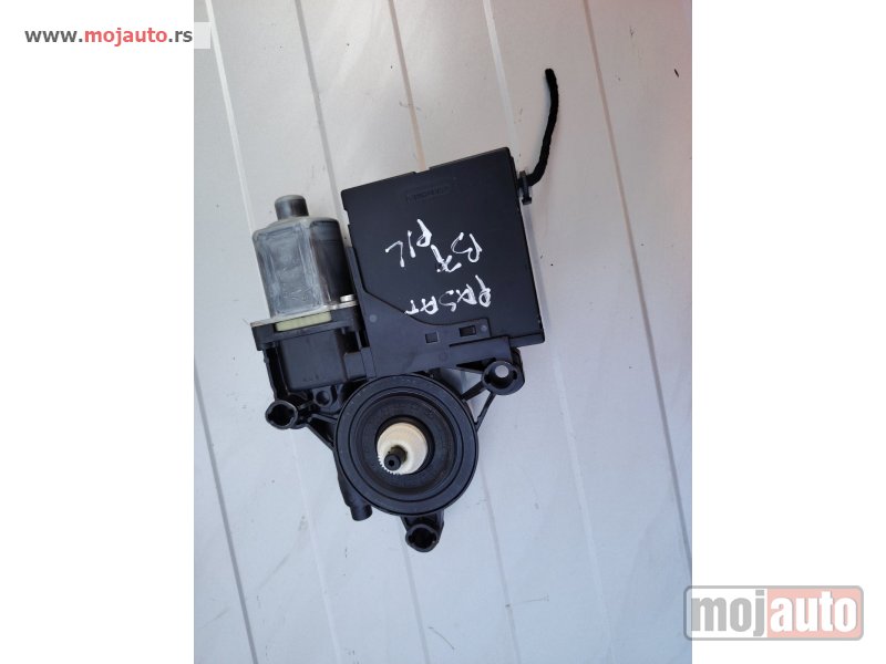 Glavna slika -  Pasat b7 motor podizača stakla prednji levi Originalni delovi  Moguca ugradnja delova  Alfa Romeo 147-156-166-159-GT-MiTo-Giulietta Fiat bravo 2 - croma -grande punto -multipla 2 -punto 3 -stilo-idea Freemont Panda 3 500L 500 Lancia ypsilon-delta-musa-lyb - MojAuto