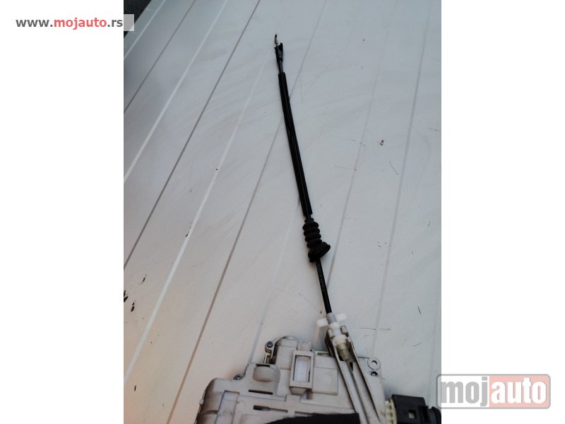 Glavna slika -  Pasat b7 sajla od brave elektronske do unutrašnje Originalni delovi  Moguca ugradnja delova  Alfa Romeo 147-156-166-159-GT-MiTo-Giulietta Fiat bravo 2 - croma -grande punto -multipla 2 -punto 3 -stilo-idea Freemont Panda 3 500L 500 Lancia ypsilon-delta-mu - MojAuto