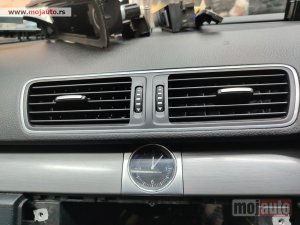 Glavna slika -  Pasat b7 ventilacija centralna Originalni delovi  Moguca ugradnja delova  Alfa Romeo 147-156-166-159-GT-MiTo-Giulietta Fiat bravo 2 - croma -grande punto -multipla 2 -punto 3 -stilo-idea Freemont Panda 3 500L 500 Lancia ypsilon-delta-musa-lybra Volkswagen - MojAuto