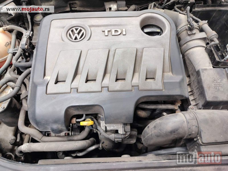 Glavna slika -  Pasat b7 poklopac motora 2.0 TDI 140 KS Originalni delovi  Moguca ugradnja delova  Alfa Romeo 147-156-166-159-GT-MiTo-Giulietta Fiat bravo 2 - croma -grande punto -multipla 2 -punto 3 -stilo-idea Freemont Panda 3 500L 500 Lancia ypsilon-delta-musa-lybra V - MojAuto