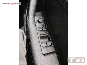 Glavna slika -  Pasat b7 prekidac podizača prozora prednji levi Originalni delovi  Moguca ugradnja delova  Alfa Romeo 147-156-166-159-GT-MiTo-Giulietta Fiat bravo 2 - croma -grande punto -multipla 2 -punto 3 -stilo-idea Freemont Panda 3 500L 500 Lancia ypsilon-delta-musa - MojAuto