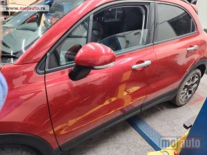 Glavna slika -  Fiat 500x Cross vrata prednja leva kod boje 831 Originalni delovi  Moguca ugradnja delova  Alfa Romeo 147-156-166-159-GT-MiTo-Giulietta Fiat bravo 2 - croma -grande punto -multipla 2 -punto 3 -stilo-idea Freemont Panda 3 500L 500 Lancia ypsilon-delta-musa - MojAuto