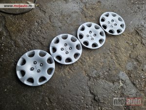 Glavna slika -  Ratkapne 15Coli Pezo kao nove odlicne - MojAuto