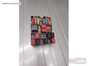 Glavna slika -  Fiat 500x kutija osigurača 1.4 multiair 140 ks Originalni delovi  Moguca ugradnja delova  Alfa Romeo 147-156-166-159-GT-MiTo-Giulietta Fiat bravo 2 - croma -grande punto -multipla 2 -punto 3 -stilo-idea Freemont Panda 3 500L 500 500x Lancia ypsilon-delta- - MojAuto