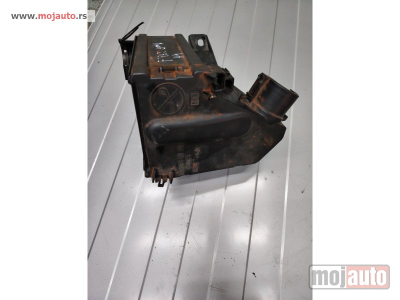 Glavna slika -  Fiat 500x poklopac kutije osigurača 1.4 multiair 140 ks Originalni delovi  Moguca ugradnja delova  Alfa Romeo 147-156-166-159-GT-MiTo-Giulietta Fiat bravo 2 - croma -grande punto -multipla 2 -punto 3 -stilo-idea Freemont Panda 3 500L 500 500x Lancia ypsil - MojAuto