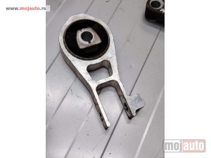 Glavna slika -  Fiat 500x nosač motora 1.4 multiair 140 ks donji Originalni delovi  Moguca ugradnja delova  Alfa Romeo 147-156-166-159-GT-MiTo-Giulietta Fiat bravo 2 - croma -grande punto -multipla 2 -punto 3 -stilo-idea Freemont Panda 3 500L 500 500x Lancia ypsilon-delt - MojAuto