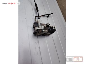 Glavna slika -  Fiat 500 desna elektronska brava Originalni delovi  Moguca ugradnja delova  Alfa Romeo 147-156-166-159-GT-MiTo-Giulietta Fiat bravo 2 - croma -grande punto -multipla 2 -punto 3 -stilo-idea Freemont Panda 3 500L 500 500x Lancia ypsilon-delta-musa-lybra Vol - MojAuto