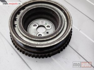 Glavna slika -  Fiat 500x remenica bregaste 1.4 multiair 140 ks Originalni delovi  Moguca ugradnja delova  Alfa Romeo 147-156-166-159-GT-MiTo-Giulietta Fiat bravo 2 - croma -grande punto -multipla 2 -punto 3 -stilo-idea Freemont Panda 3 500L 500 500x Lancia ypsilon-delta - MojAuto
