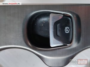 Glavna slika -  Fiat 500x prekidac ručne kocnice Originalni delovi  Moguca ugradnja delova  Alfa Romeo 147-156-166-159-GT-MiTo-Giulietta Fiat bravo 2 - croma -grande punto -multipla 2 -punto 3 -stilo-idea Freemont Panda 3 500L 500 500x Lancia ypsilon-delta-musa-lybra Vol - MojAuto