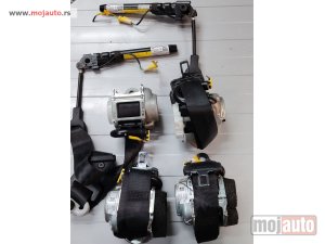 Glavna slika -  Fiat 500x pojasevi - pojas Originalni delovi  Moguca ugradnja delova  Alfa Romeo 147-156-166-159-GT-MiTo-Giulietta Fiat bravo 2 - croma -grande punto -multipla 2 -punto 3 -stilo-idea Freemont Panda 3 500L 500 500x Lancia ypsilon-delta-musa-lybra Volkswage - MojAuto