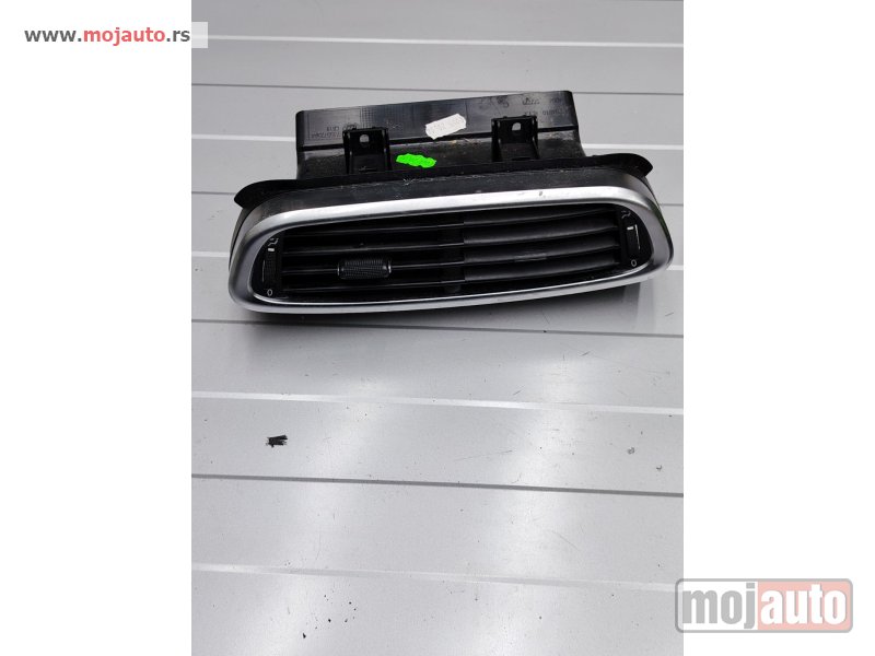 Glavna slika -  Fiat 500x ventilacija table Originalni delovi  Moguca ugradnja delova  Alfa Romeo 147-156-166-159-GT-MiTo-Giulietta Fiat bravo 2 - croma -grande punto -multipla 2 -punto 3 -stilo-idea Freemont Panda 3 500L 500 500x Lancia ypsilon-delta-musa-lybra Volkswag - MojAuto