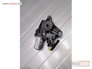 Glavna slika -  Fiat 500x motor podizača stakla zadnji desni Originalni delovi  Moguca ugradnja delova  Alfa Romeo 147-156-166-159-GT-MiTo-Giulietta Fiat bravo 2 - croma -grande punto -multipla 2 -punto 3 -stilo-idea Freemont Panda 3 500L 500 500x Lancia ypsilon-delta-mu - MojAuto